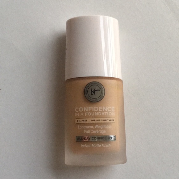 It confidence in a foundation, 1 Oz long wearing discontinued in stores & online - Picture 2 of 7